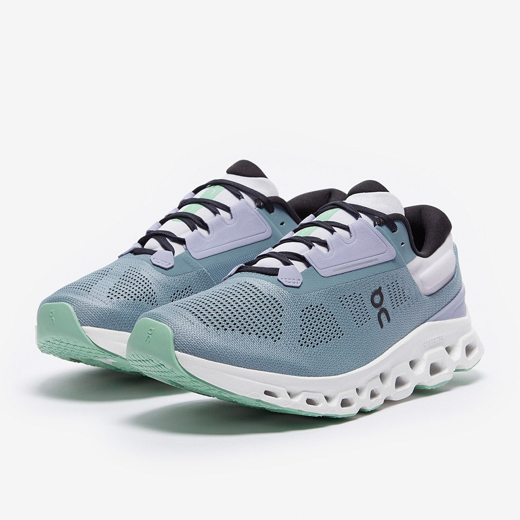 Women's On Cloudstratus 3